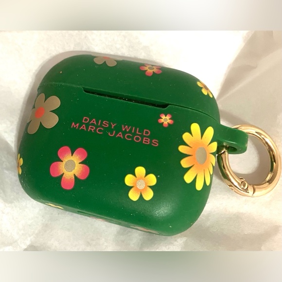 Marc Jacobs Handbags - 💜Marc Jacobs Green Floral AirPods Case